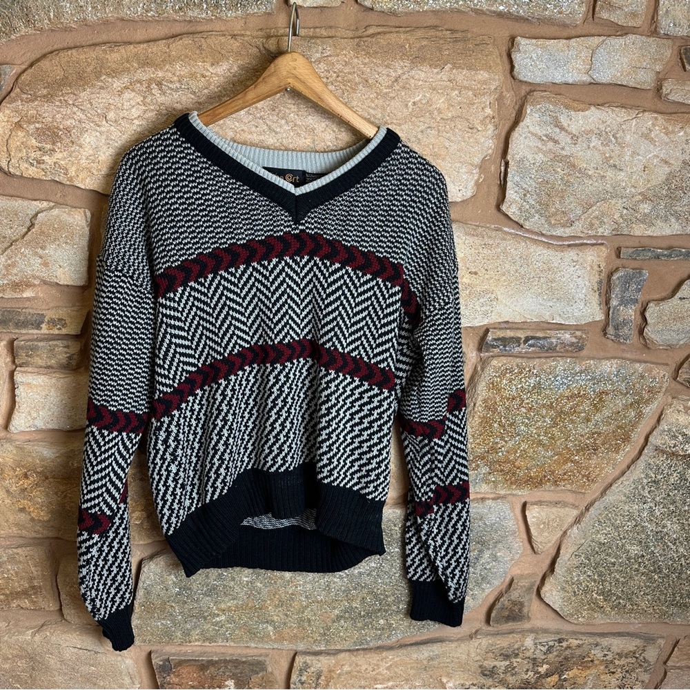 VTG 80s Chevron V-Neck Sweater in Black and Red